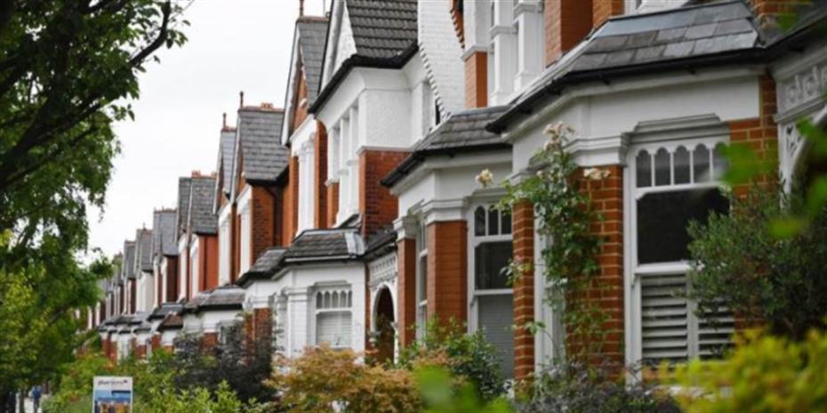 Πτώση 2% για τις τιμές κατοικιών στο Ηνωμένο Βασίλειο